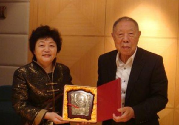 豪門兄弟情!陳曾燾繼承哥哥數十億資產,賺到千億全數還給侄子 豪門兄弟情!陳曾燾繼承哥哥數十億資產,賺到千億全數還給侄子