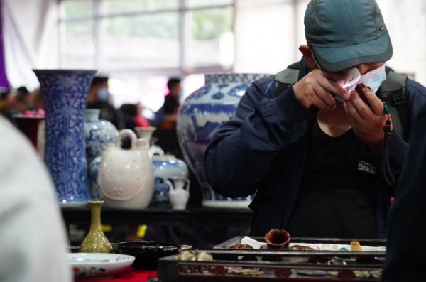 來潘家園“淘寶”!民間收藏藝術品展示交易會開幕 來潘家園“淘寶”!民間收藏藝術品展示交易會開幕