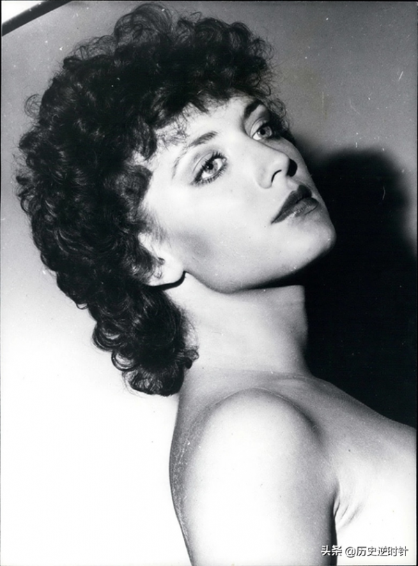 遊輪女服務員跳海游到悉尼,澳大利亞居心不良,力捧叛逃者當明星 遊輪女服務員跳海游到悉尼,澳大利亞居心不良,力捧叛逃者當明星