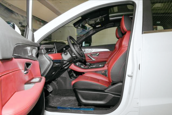 捷途X70定位中型SUV,寬1900毫米,中網輪廓方正,造型穩重 捷途X70定位中型SUV,寬1900毫米,中網輪廓方正,造型穩重