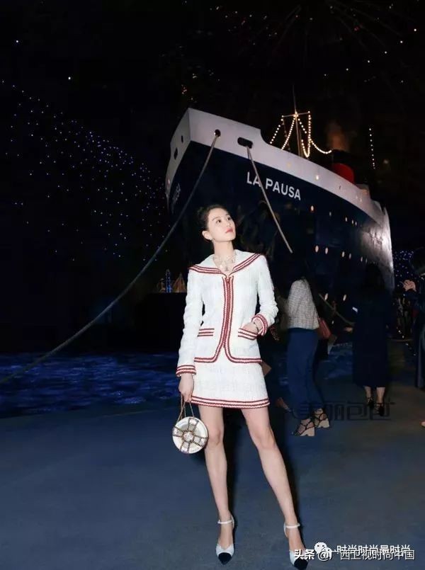 迎面一股海軍風，減齡顯瘦小能手