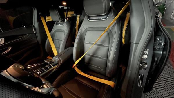 蘋果樹的徽章，賓士GT50改裝GT63 S先型特別版包圍、黃色安全帶