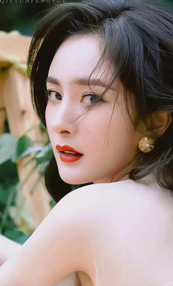 楊冪 國色天香高貴典雅甜蜜女神高畫質桌布