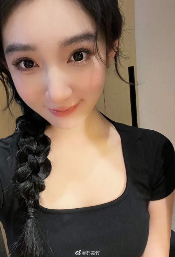 每日八卦：賈乃亮要再婚？白敬亭靠資方炒作？吳謹言被大佬嫌棄？