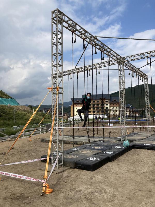 超難！斯巴達超獸賽：跑山51公里，解鎖障礙70個