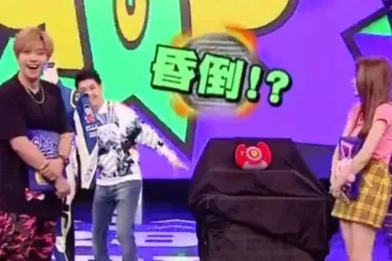 生下3胎的8個明星家庭：有人5年內連生3娃，有人46歲了還敢產子