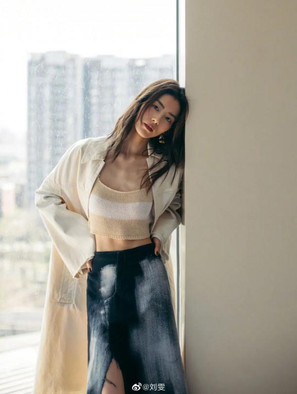 劉雯的紙片腰又火了！只能羨慕？學會這幾種穿搭你也行