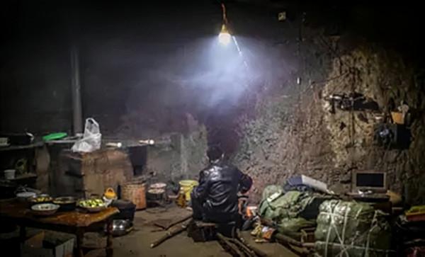 雲南深山一家六口，沒鄰居沒訊號、沒戶口，如今得到社會各界幫助