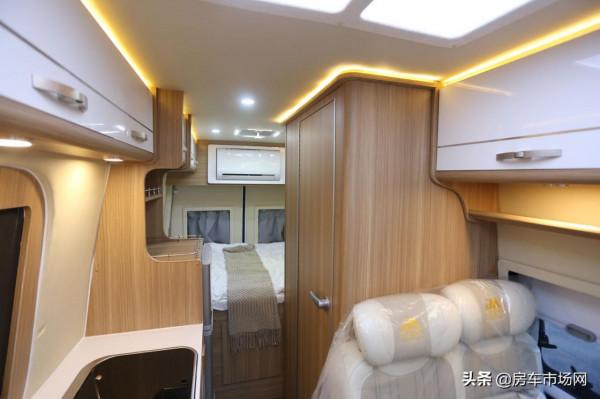 不到30萬福特房車怎麼選？新全順和新世代pro兩款經典車型對比