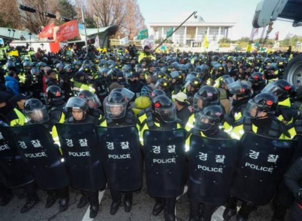 大學生鄭維羅：高調炫富，意外讓韓國總統牢底坐穿，親媽入獄18年