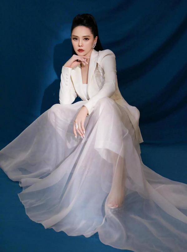 甜美女神伊能靜,真性情、真颯爽的“女豪傑” 甜美女神伊能靜,真性情、真颯爽的“女豪傑”