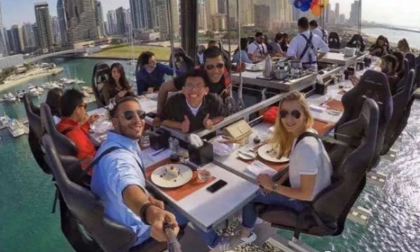 飯前籤“生死狀”,上吊半空,遊客:媽媽,我吃上天了 飯前籤“生死狀”,上吊半空,遊客:媽媽,我吃上天了