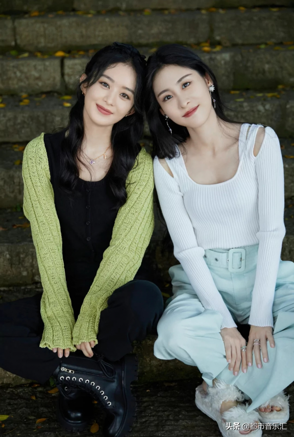 趙麗穎衣著簡樸自信大方，五官跟現在一樣沒變化