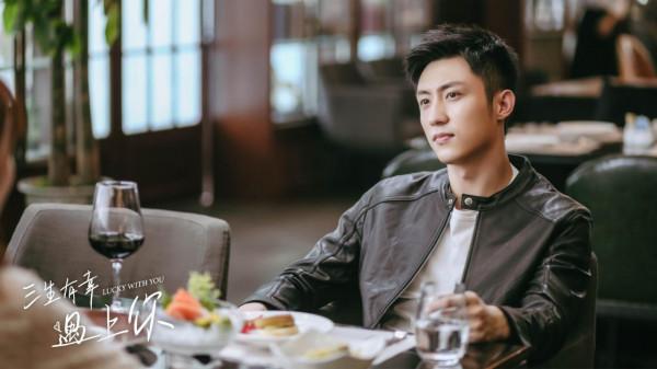 老爸辦公室被劫持,男主衝上去就想送人頭,黃景瑜新劇人設太中二 老爸辦公室被劫持,男主衝上去就想送人頭,黃景瑜新劇人設太中二