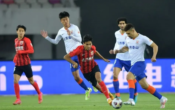 泰山壓頂完勝 問鼎中超無懸念