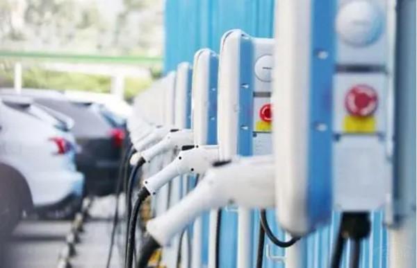 寫在廣州車展的新能源車大潮前:續航里程焦慮不一定是誰的鍋? 寫在廣州車展的新能源車大潮前:續航里程焦慮不一定是誰的鍋?