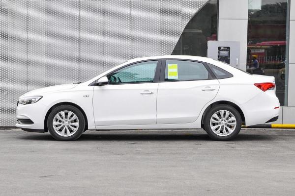 工薪族買車經濟好用就行，這三款車優惠大、品質穩，油耗低至5毛