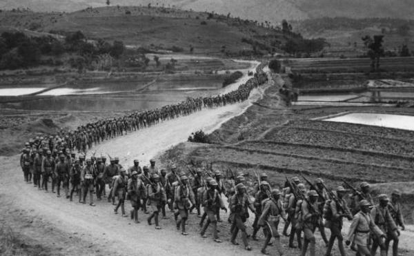 一向直爽敢言的彭德懷，因何在毛主席與王明之間少見地選擇沉默？