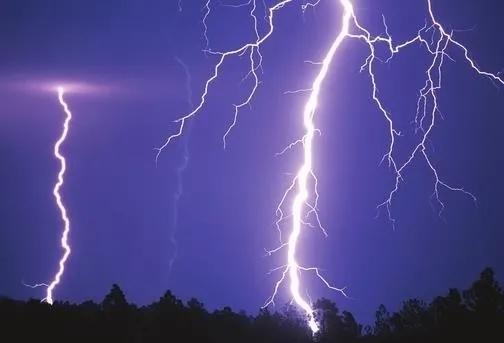 民間故事：男子修廟，被書生當眾質疑，男子：別攔我，不然來不及