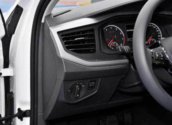 女白領們的最愛，省油耐用好停車，才9萬多的自動擋，帶你看polo