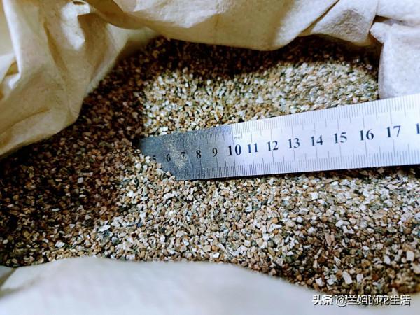 養多肉的第一件事就是配土，配土好多肉才能長得好