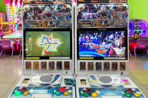 一年賣4000萬,奧特曼卡片盯上小學生 一年賣4000萬,奧特曼卡片盯上小學生