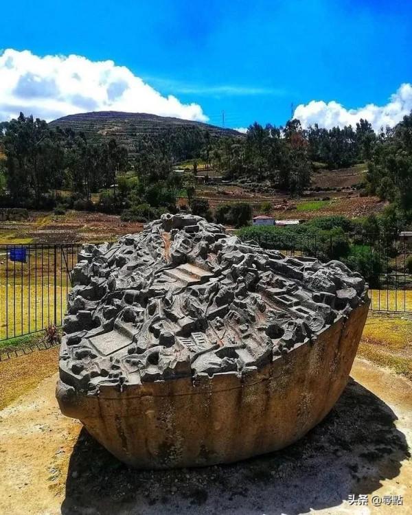 古印加人宗教崇拜中心的神奇巨石 雕刻了梯田 池塘 河流 隧道 各種動物