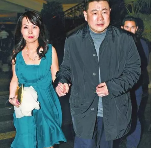 42歲呂麗君約型男做瑜伽,高難度動作看呆網友,這實力是什麼水平 42歲呂麗君約型男做瑜伽,高難度動作看呆網友,這實力是什麼水平