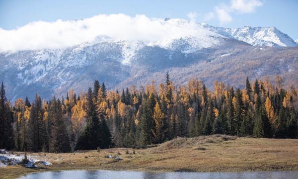 這座山是亞歐地理中心，成吉思汗在此安息，它的名字卻鮮有人知