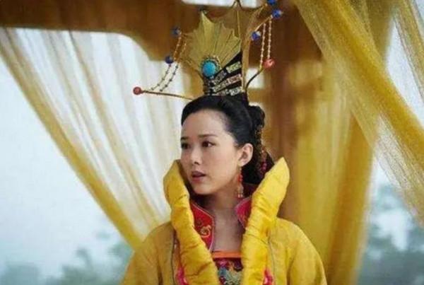 遠古四大帝后，羲和、王母、女媧和后土，沒有青丘的白鳳九