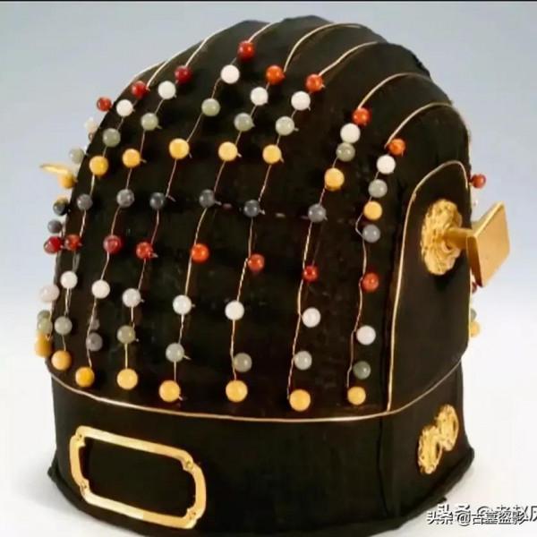 中國有一座古墓，日軍曾數次盜掘未遂，結果出土一價值10億的瓷器