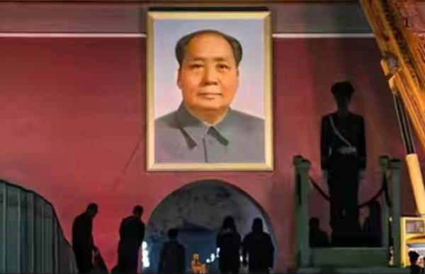 鄧小平：天安門前的毛主席像要世世代代掛下去