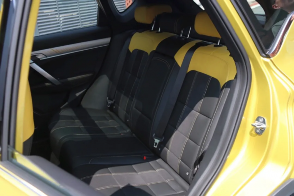 四出排氣+雙層尾翼！國產“小鋼炮”不到10萬就能買