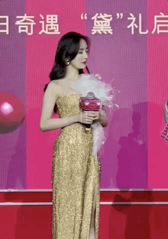 年末氛圍組組長楊冪已經上線，你還不加入嗎？