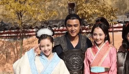 5位“嫦娥仙子”扮演者，趙麗穎一身粉色太萌，姚笛卻是個黑歷史