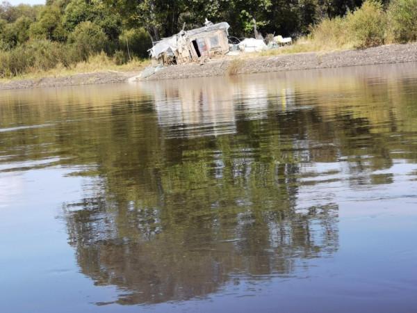 我本來想著搶在洪峰前釣釣魚，沒成想差點沒走出來……