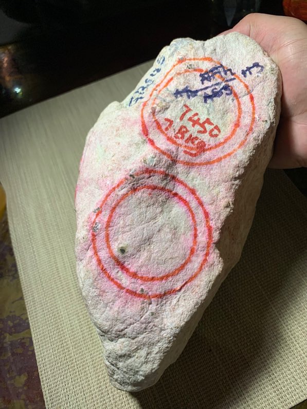 木那手鐲料,皮殼老緊,翻砂均勻,熒光水頭十足,壓燈有底色 木那手鐲料,皮殼老緊,翻砂均勻,熒光水頭十足,壓燈有底色