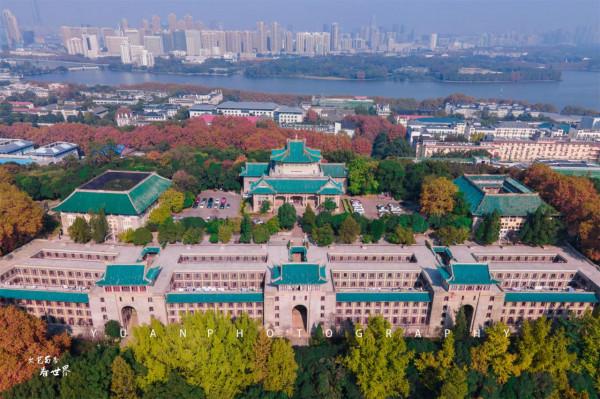 一座城市有83所大學、3大火車站、4大港口，這是個什麼神仙地方？