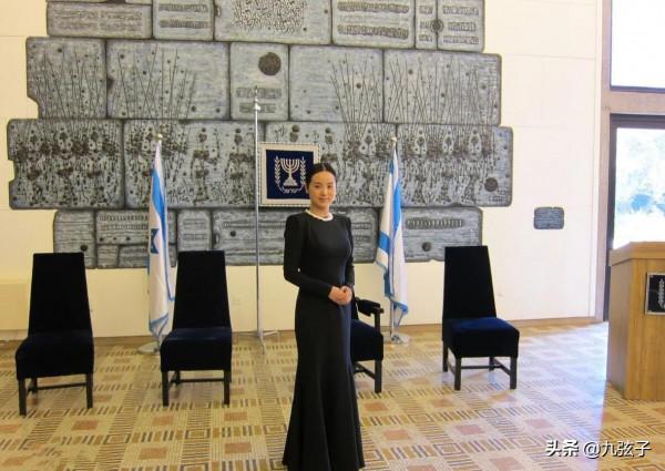 &OpenCurlyDoubleQuote;國學形象大使&rdquo;哈輝：嫁3婚大丈夫也幸福，兒女雙全情繫老公