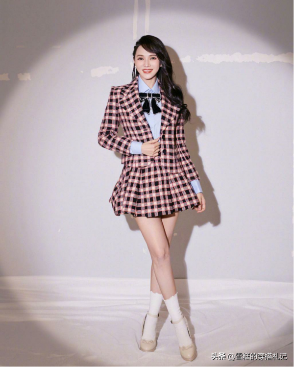 女人過了40，別刻意裝嫩！這3種打扮要不得，讓人笑話還沒氣質