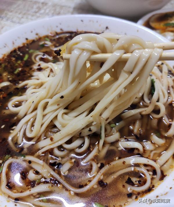 很難得，這碗麻辣面成功踩雷了，還是在204市場內