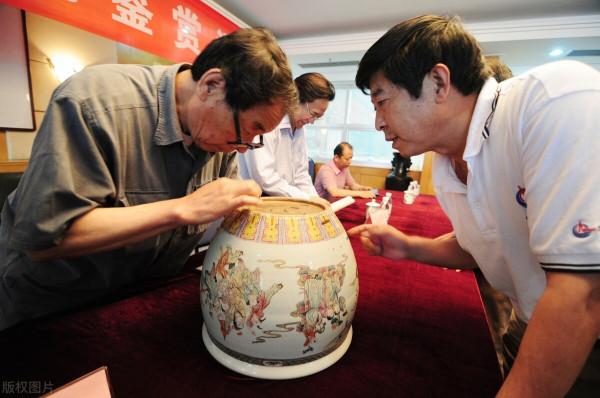 古玩界深度感悟：寧願相信這世界有鬼，也別信古玩鑑寶專家的臭嘴