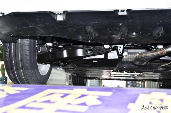 豐田家的大空間家轎，增壓油耗5.5L，又便宜又耐用，實拍卡羅拉