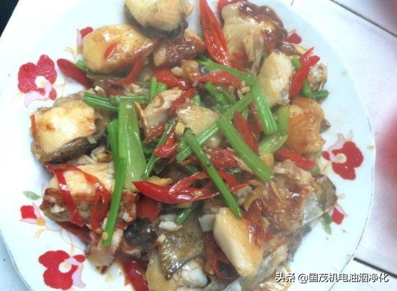 國慶去江西,三個重慶仔覺得不怕辣,點菜時老闆笑了,吃完傻了 國慶去江西,三個重慶仔覺得不怕辣,點菜時老闆笑了,吃完傻了