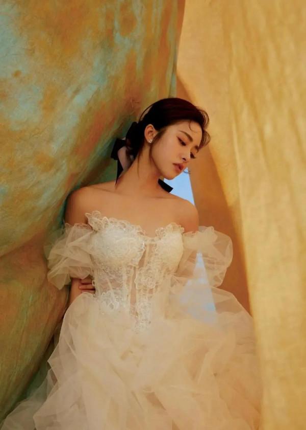 沈月悄悄變瘦變美了，一襲仙女蓬蓬裙，一改往日形象，變得更好看