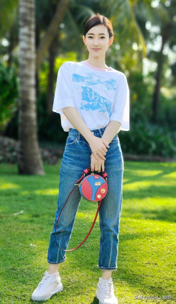 王麗坤膚白氣質好，素顏女神，展現出獨特的魅力