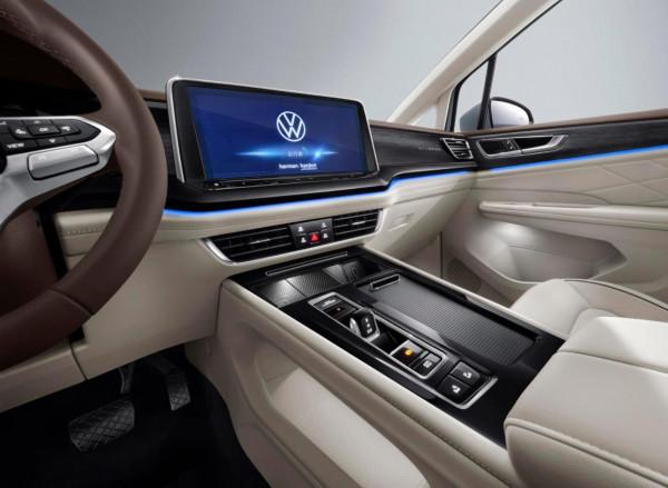 比別克GL8溫馨，比豐田​賽那​穩重，體驗中期改款大眾威然