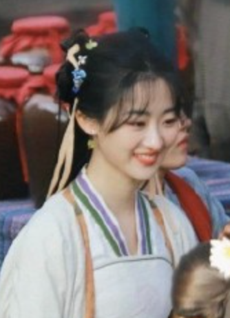 95後小花大軍來襲，和鹿晗白敬亭搭戲資源超好？但誰能火可不一定