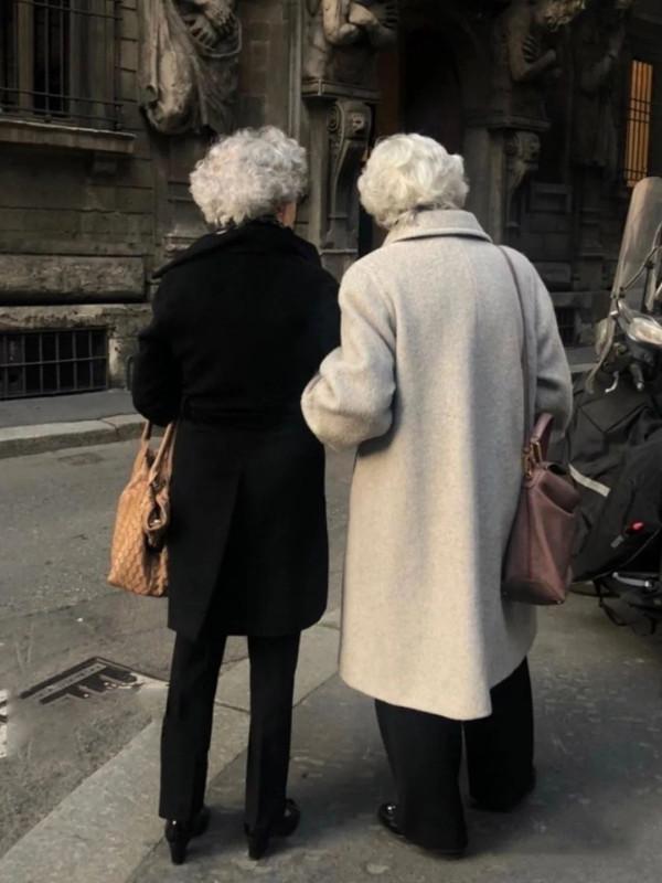 背駝發福也能優雅?這些時尚奶奶親自示範,時髦到極致 背駝發福也能優雅?這些時尚奶奶親自示範,時髦到極致