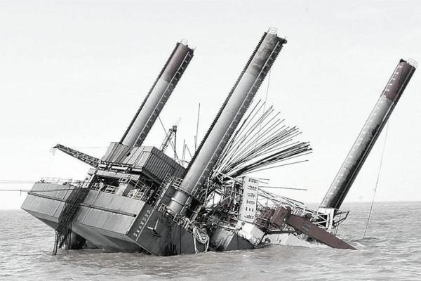 “海上旅館”變成“海下墳墓”:石油鑽井平臺傾覆,123人遇難 “海上旅館”變成“海下墳墓”:石油鑽井平臺傾覆,123人遇難